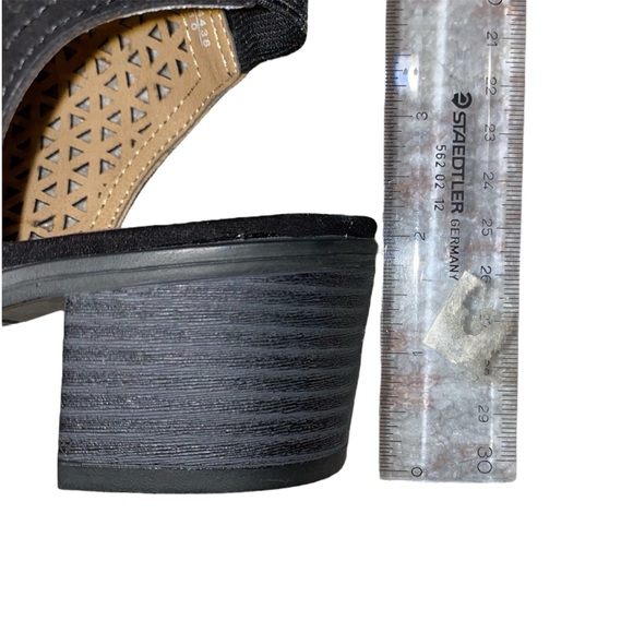 American Eagle Outfitters Black Open-Toe Block Heel Sandals - Picture 11 of 13